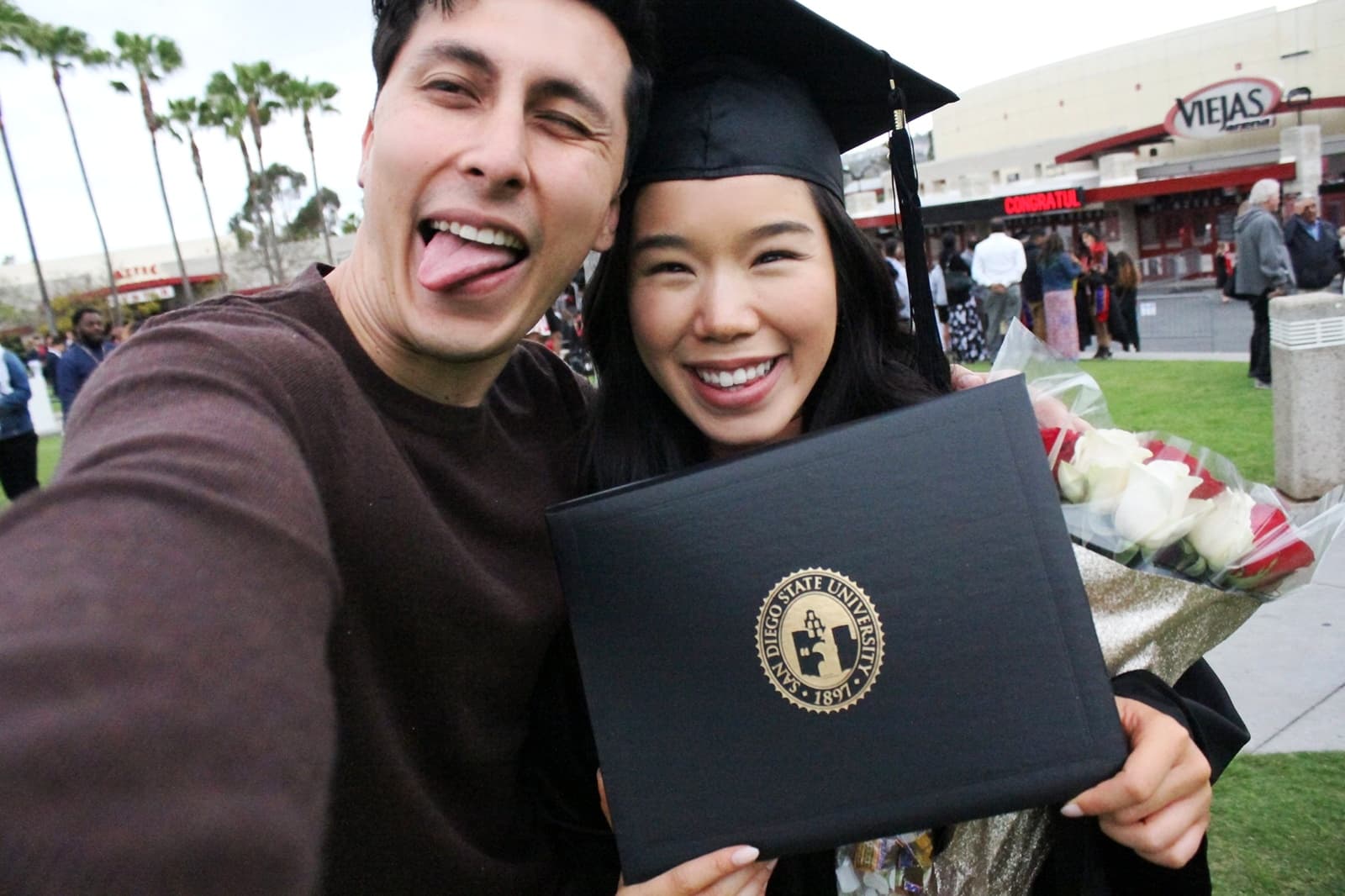 34792649_1956051587760381_2693816068010409984_n