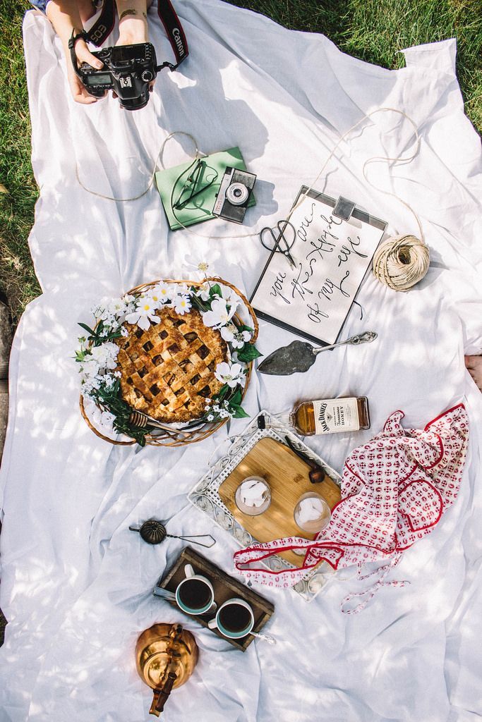 Salted Caramel &amp; Whiskey Apple Pie __ TermiNatetor Kitchen